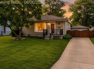 31539 Glen St, Westland, MI 48186