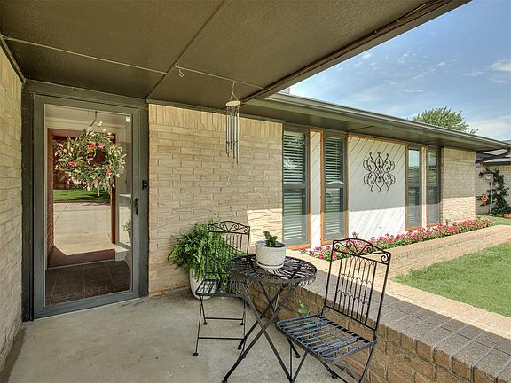 5th image of 2408 Southlawn Pl