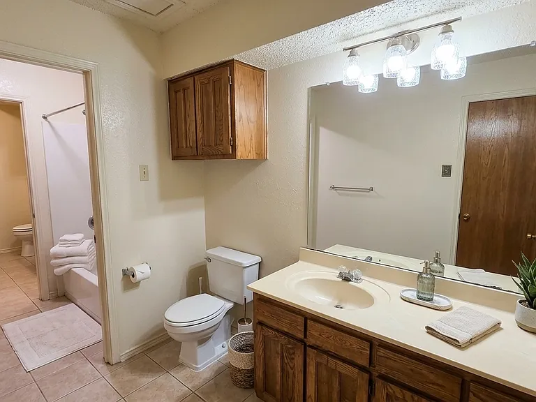 1002 Vera Ct — Photo 2