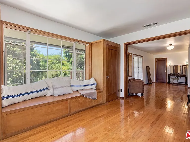 515 N Kenter Ave — Photo 14