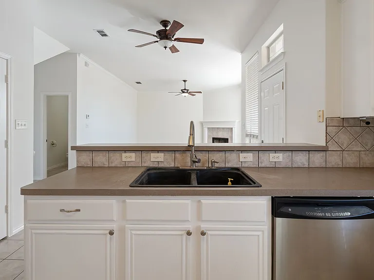 8513 Stetson Dr — Photo 3