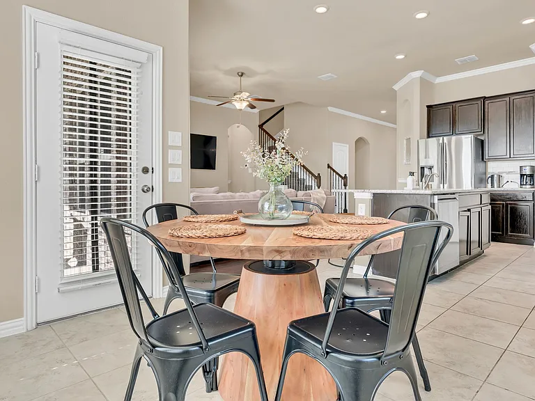 905 Avian Dr — Photo 12