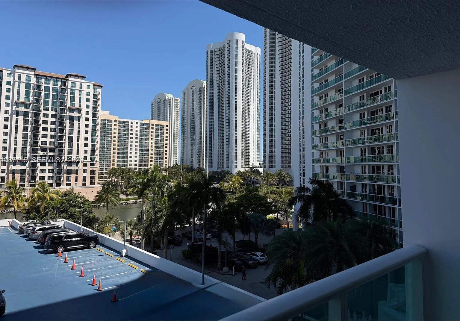 Arlen House East Condo — Photo 3