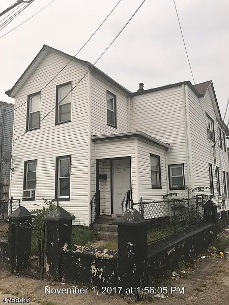 75 Henry St photo 1