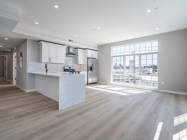 2401 Washington Ave — Photo 36