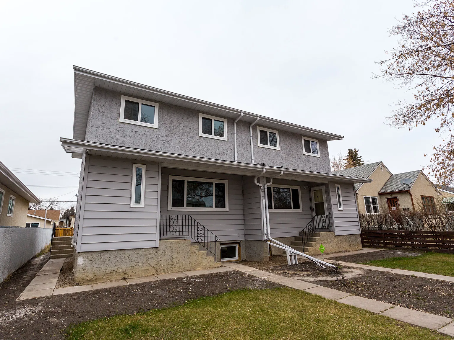 (PN 987-1) Newly Renovated 3 Bedroom Duplex in Westwood — Photo 2