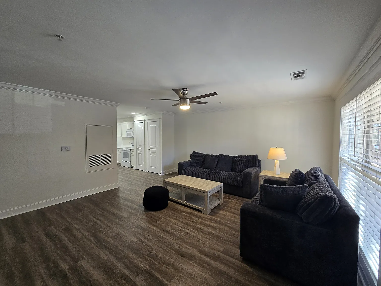 3 bed, 1444 sqft, $2,000 — Photo 2
