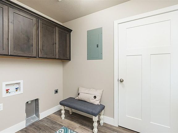 5th image of 4231 Bell Ave