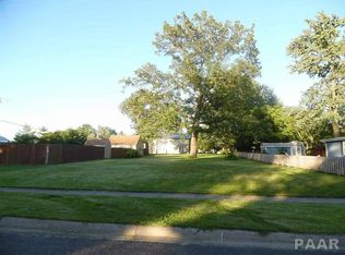205 S Cedar St, Washington, IL 61571