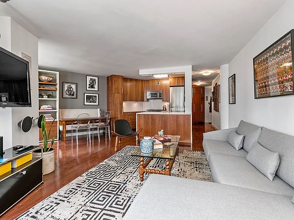 2nd image of 275 Greenwich St APT 9C