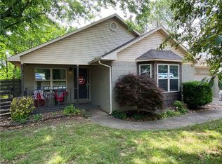 1863 N Hunters Rdg, Fayetteville, AR 72701
