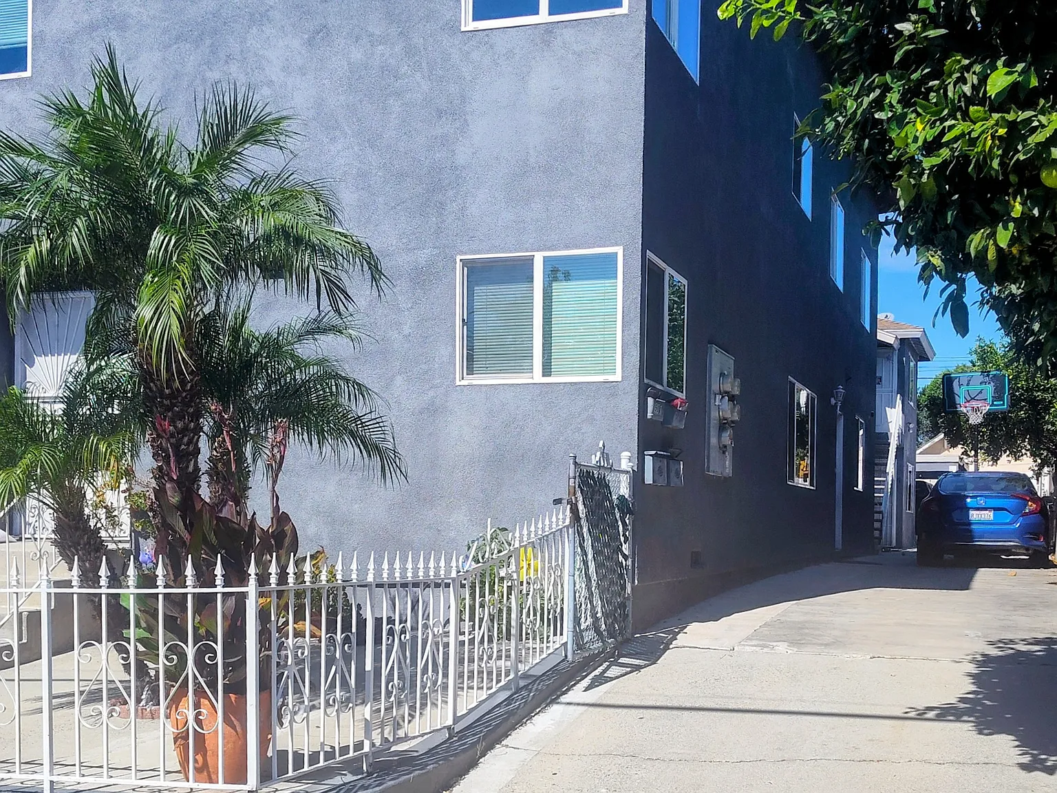 S Mathews St, Los Angeles — Photo 1