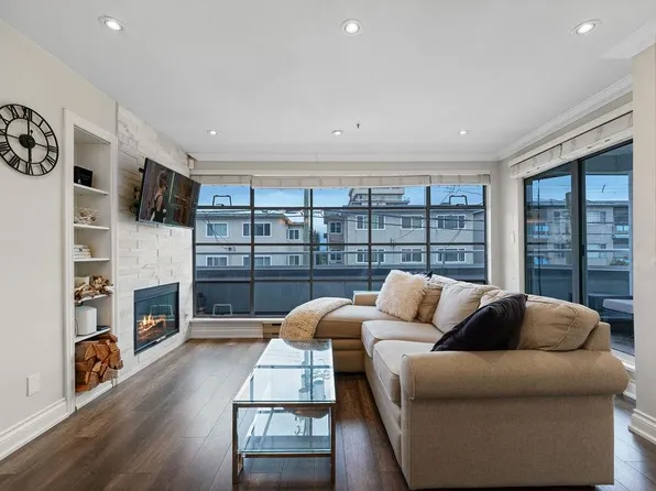 2287 W 3rd Ave #203, Vancouver, BC V6K 1L5