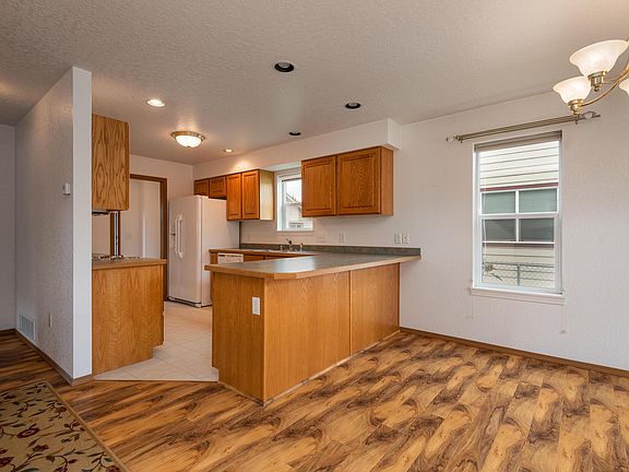 4th image of 406 Bentley Park Loop
