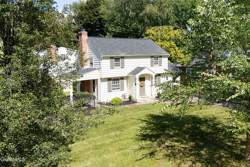 3rd image of 28 Douglas Road