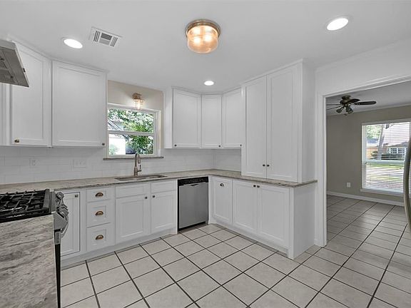 5th image of 2022 Hickory Creek Dr