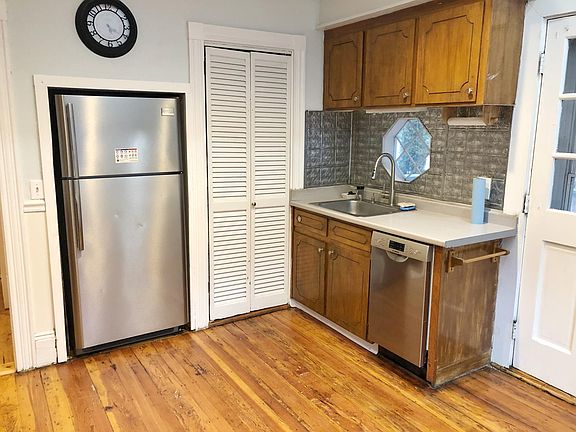 4th image of 25 Thistle Ave #2
