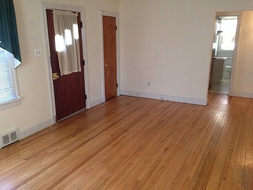 5th image of 7523 Wentworth Ave