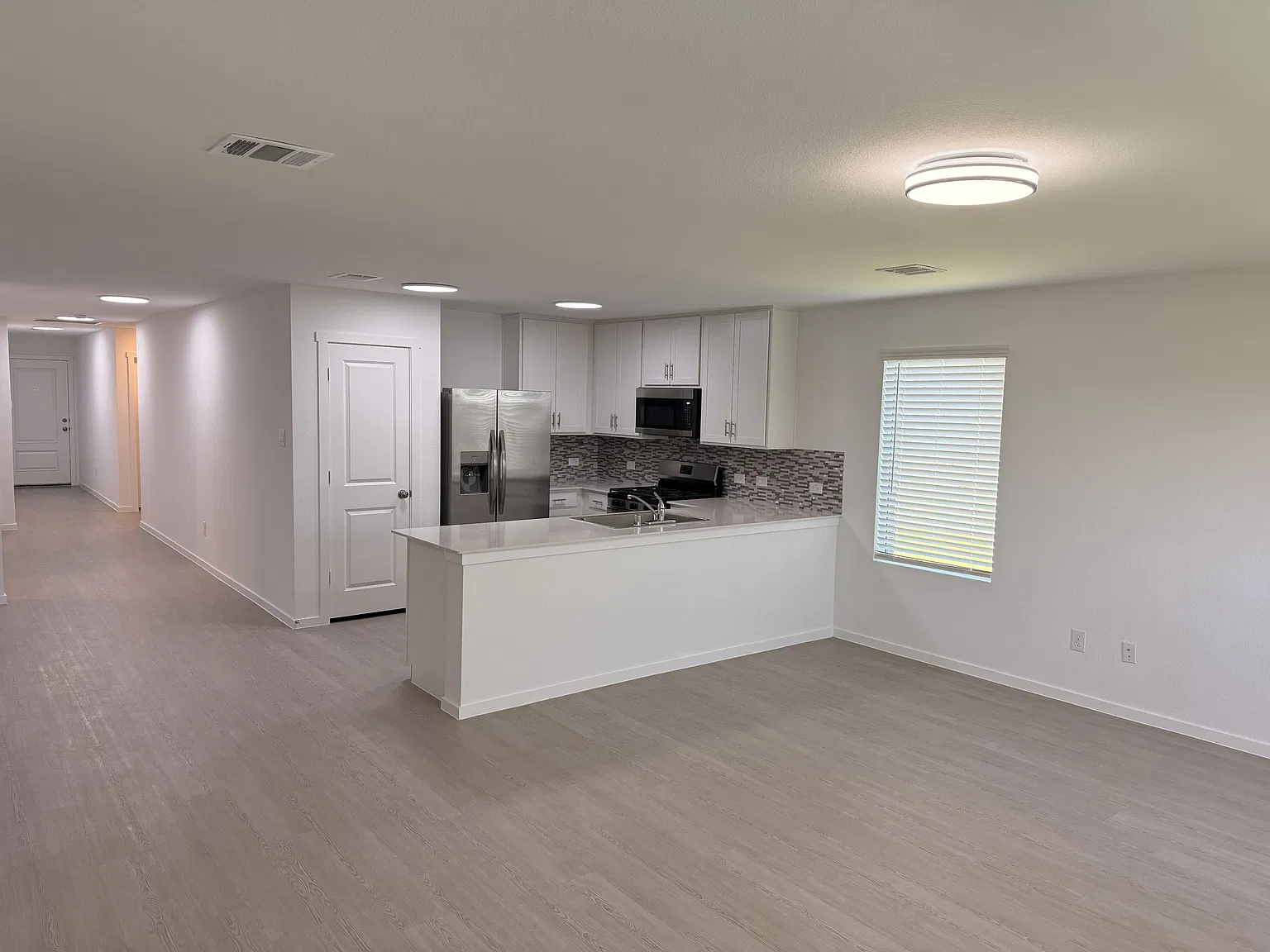 4 bed, 1776 sqft, $2,200 — Photo 4