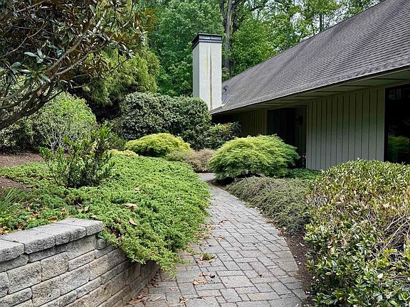 5th image of 889 Old Garth Rd