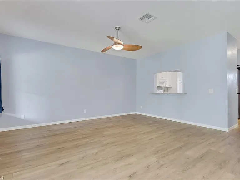6085 Lake Front Dr — Photo 7