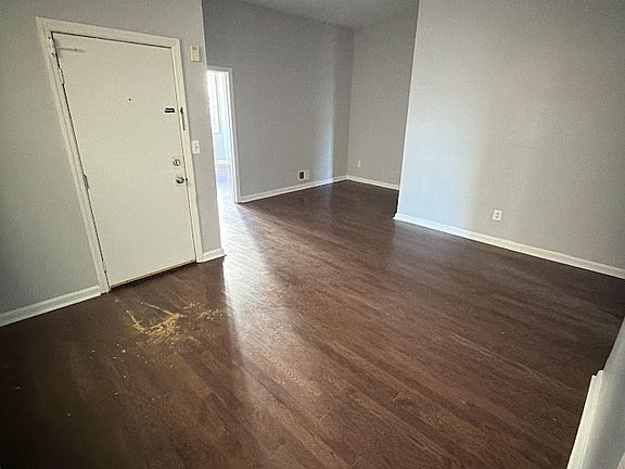 4th image of 270 Littleton Ave #1R