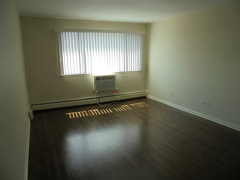 5310 N Chester Ave #301 — Photo 3