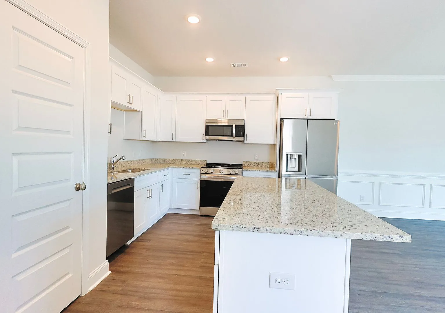 570 Governor Treutlen Circle — Photo 3