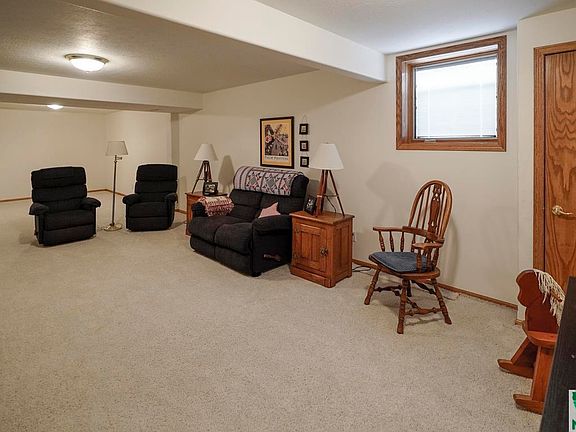 5th image of 3446 Glen Oaks Blvd