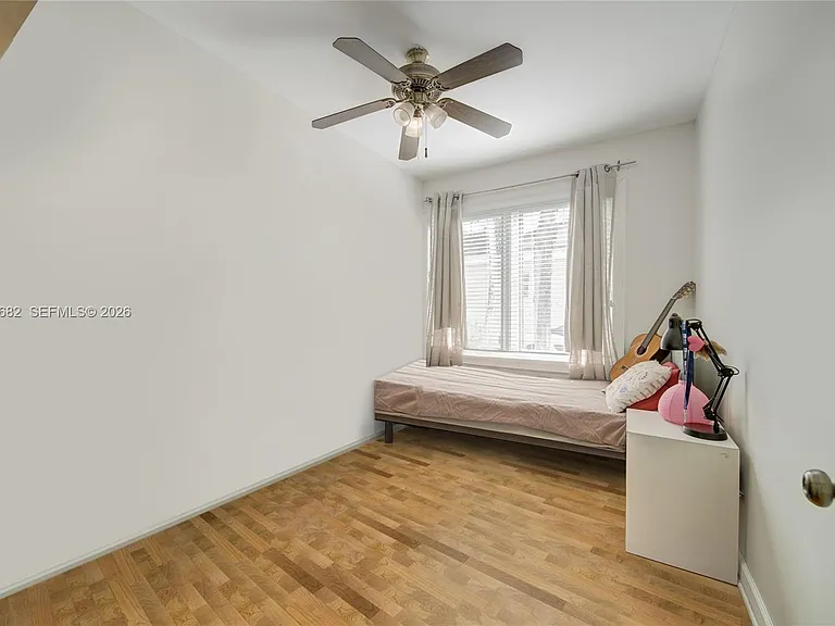 1212 Medina Ave — Photo 12