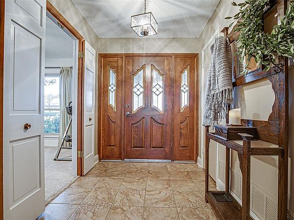 3rd image of 2537 Brookcrest Dr