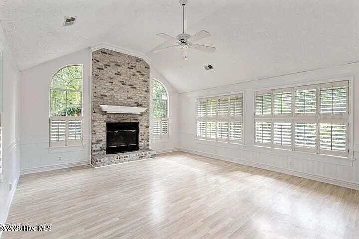 3 bed, 2.0 bath, 1900 sqft, $2,200 — Photo 3