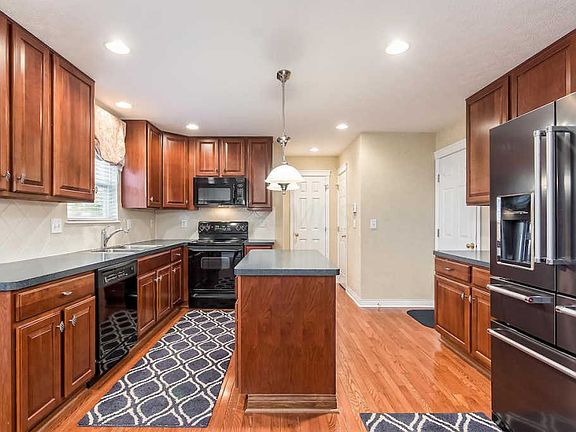 4th image of 5941 Painted Leaf Dr
