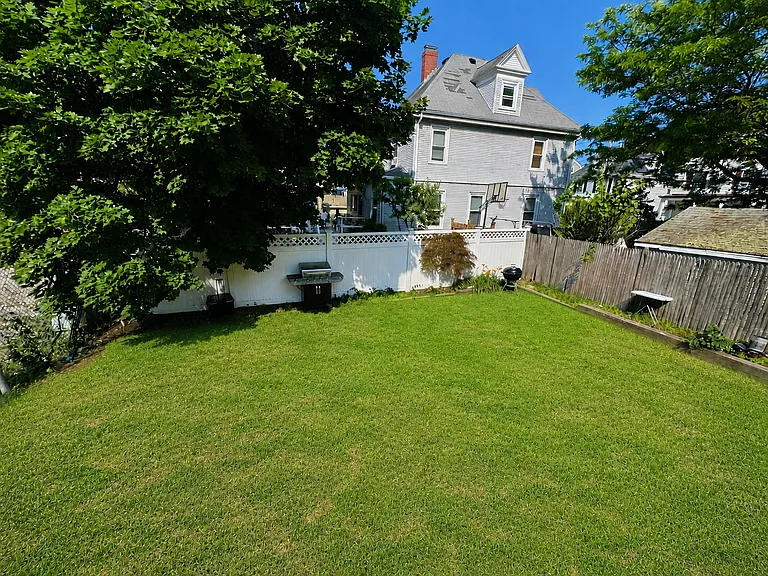 318 N Harvard St — Photo 16