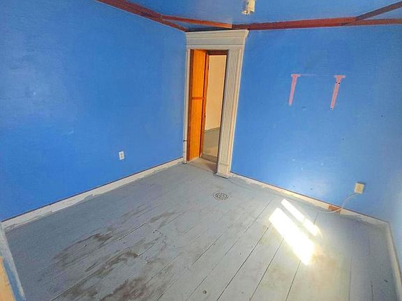 5th image of 118 S 3rd St