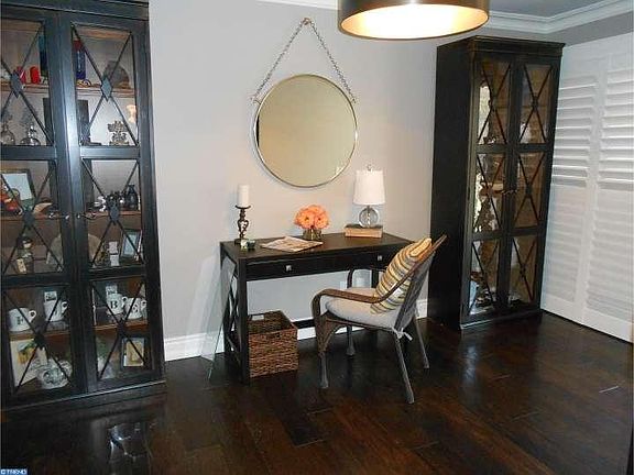 5th image of 1704 N Park Dr APT 209