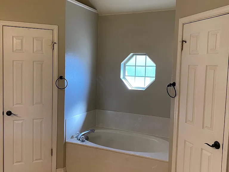 6008 Applegate Cir — Photo 14