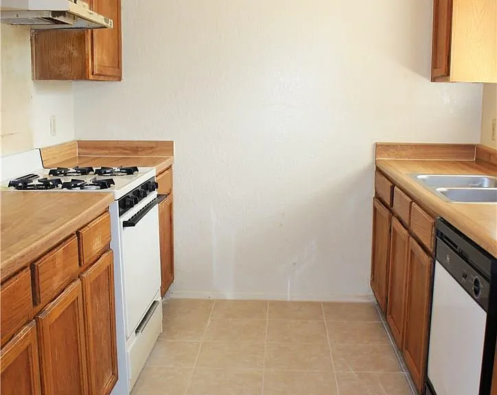 2827 Wilcrest Dr — Photo 5
