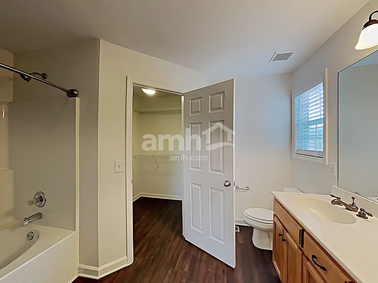 1105 Clay Ct — Photo 9