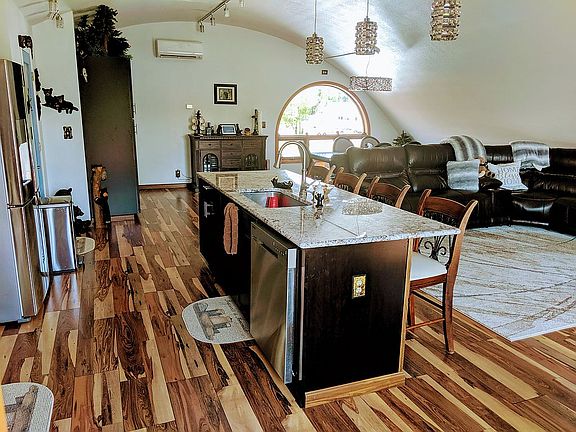4th image of 660 River Dr