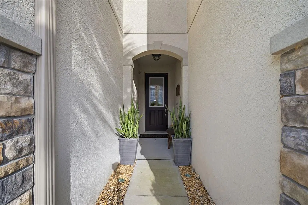 3 bed, 2.5 bath, 2307 sqft, $3,000 — Photo 2