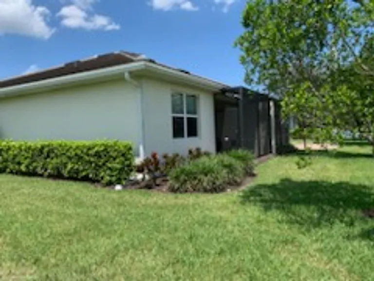 14631 Edgewater Cir — Photo 2