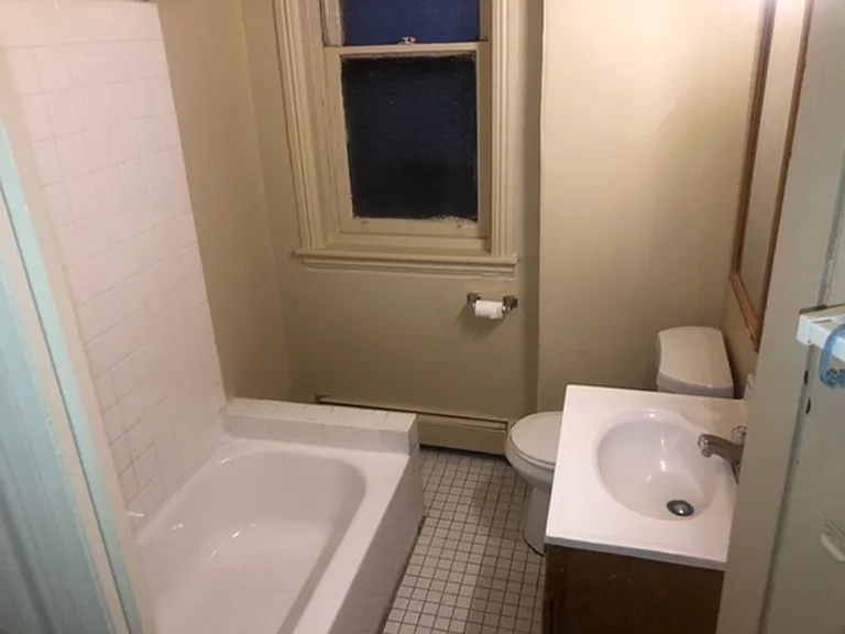 1313 N Hobart St — Photo 3