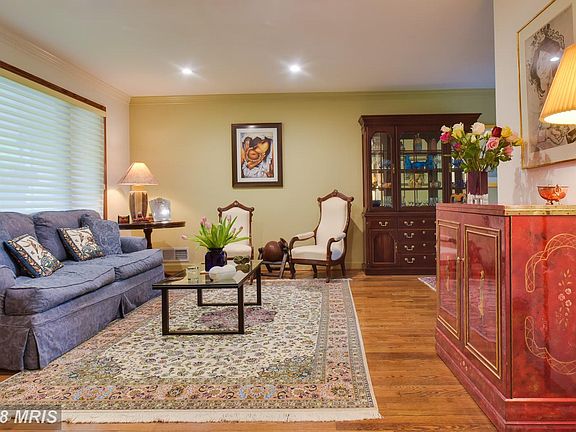 4th image of 403 Nina Pl
