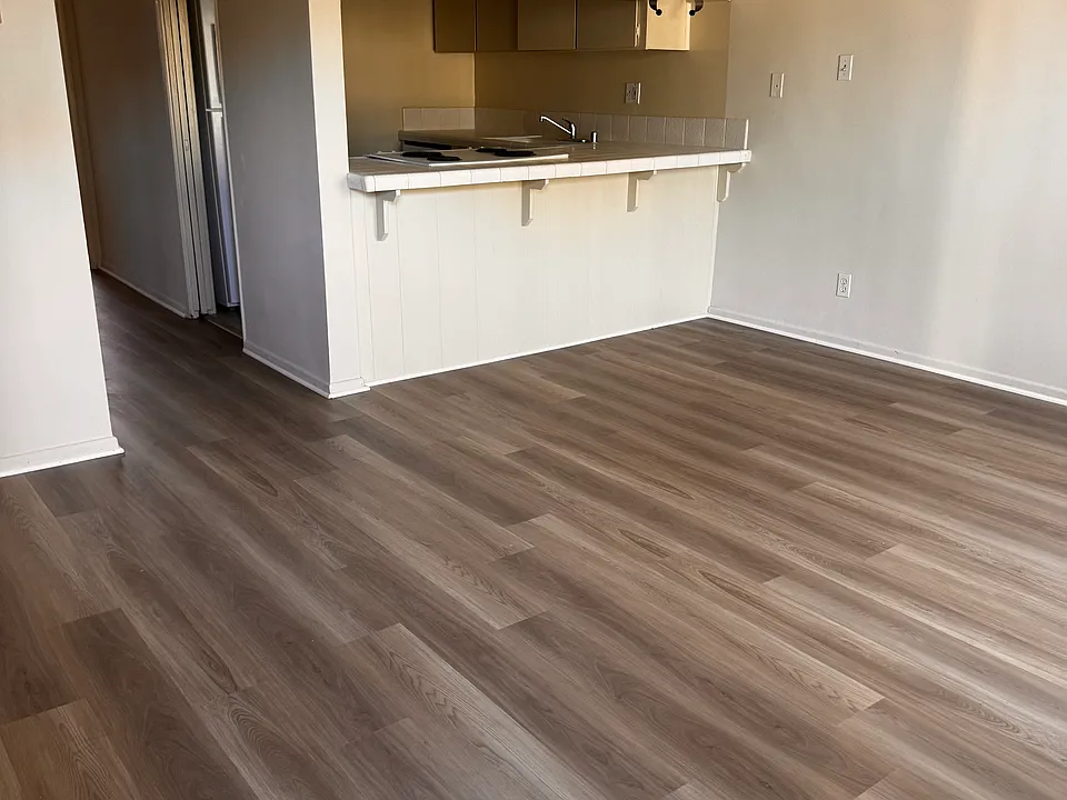 203 Montana Ave #204