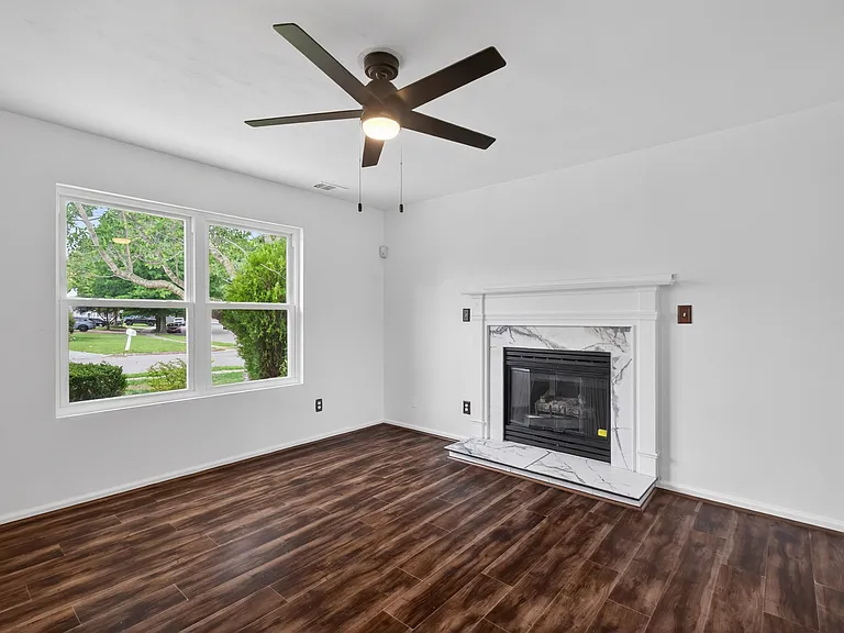 3200 Vermeer Dr #8 — Photo 4