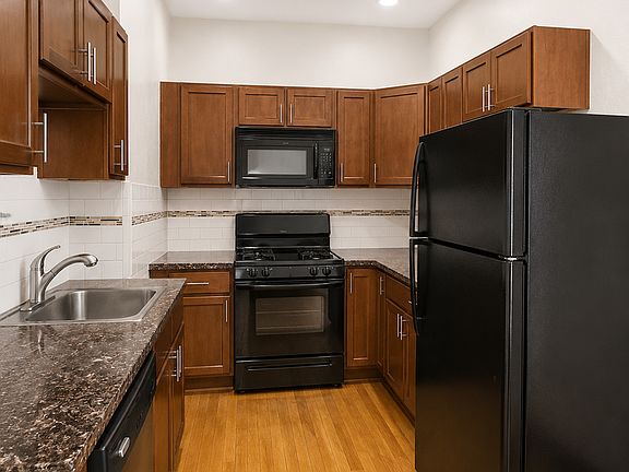 4th image of 1905-07 Feronia Ave #3