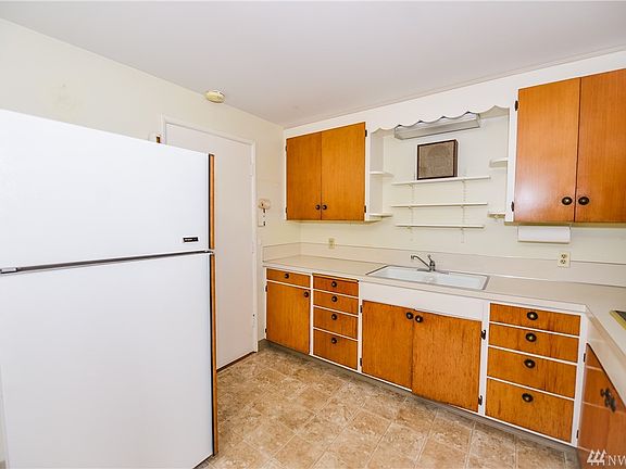 3rd image of 8428 E East St