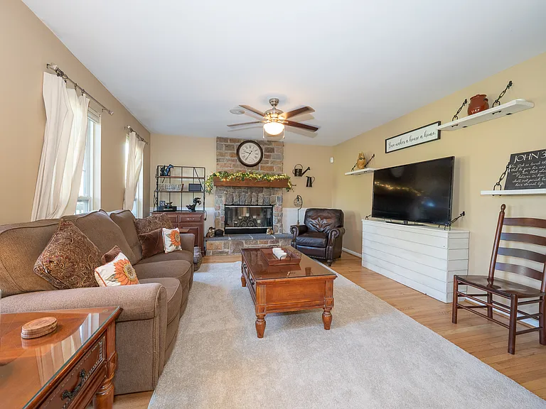 903 Maplewood Dr — Photo 82
