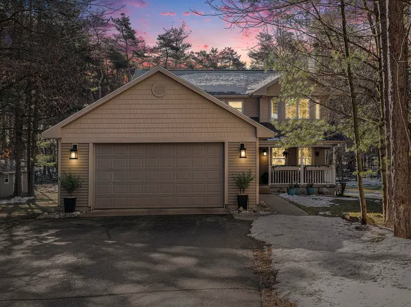 622 Cedar Pines Dr NE, Sparta, MI 49345